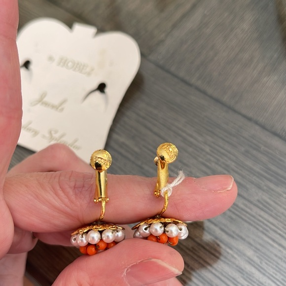 Vintage Hobe Orange and White Beaded Necklace and Clip Earring Set with Tags - Picture 8 of 17
